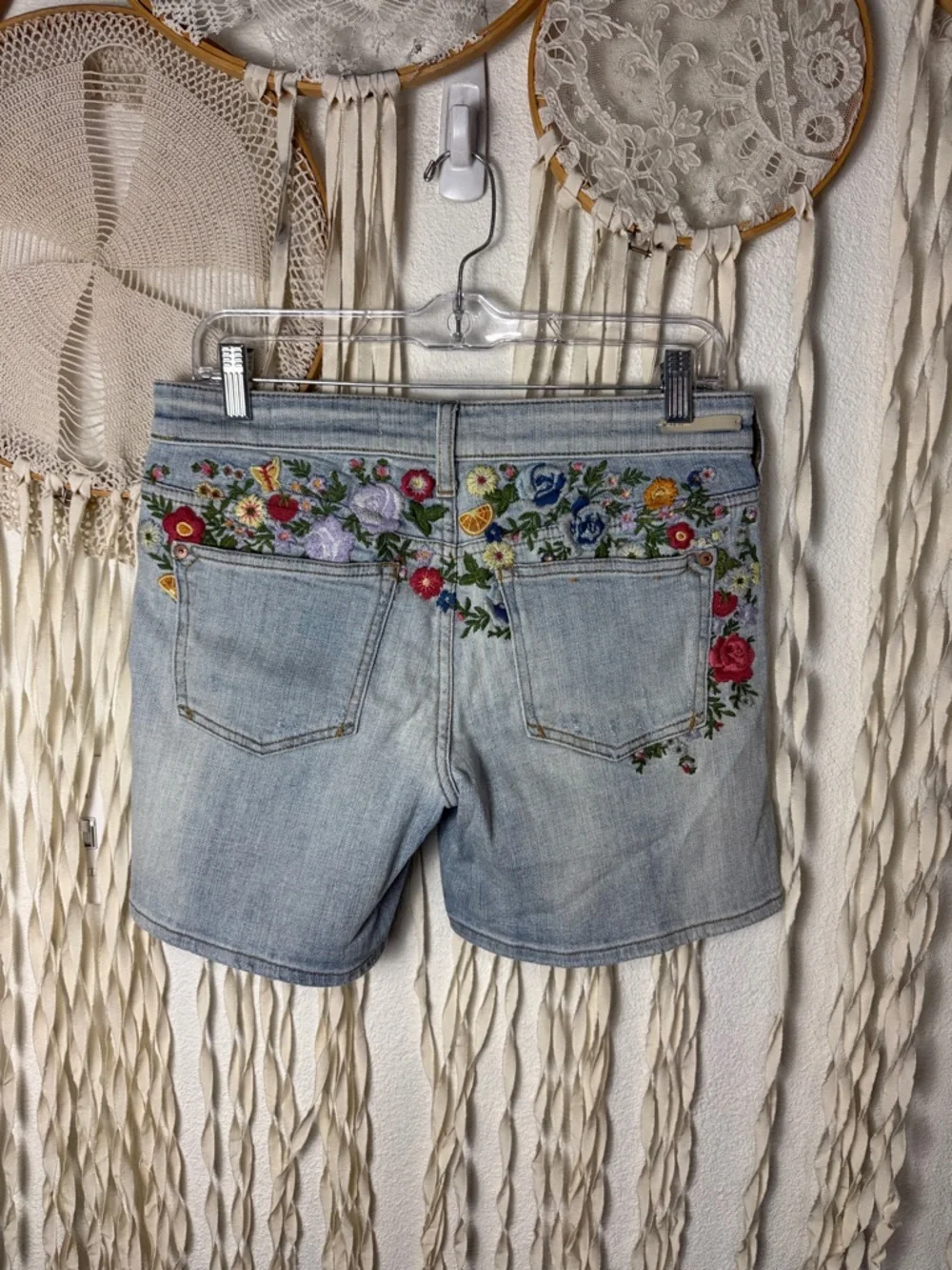 Anthropologie | Pilcro Slim Boyfriend Floral Embroidered Denim Shorts Size 25 - Picture 3 of 16